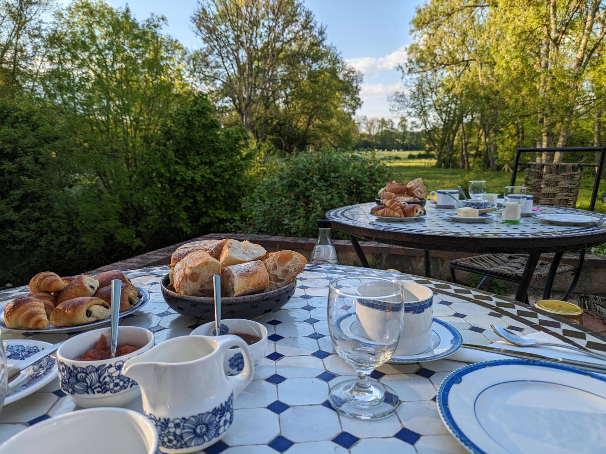 Le Moulin Grenon Bed & Breakfast Mézilles Eksteriør bilde